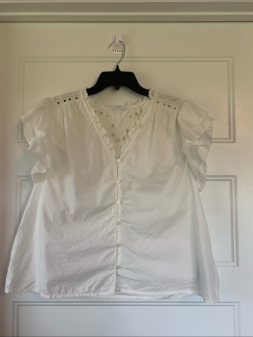 GAP White Eyelet V-Neck Ruffle Sleeve Blouse size -L